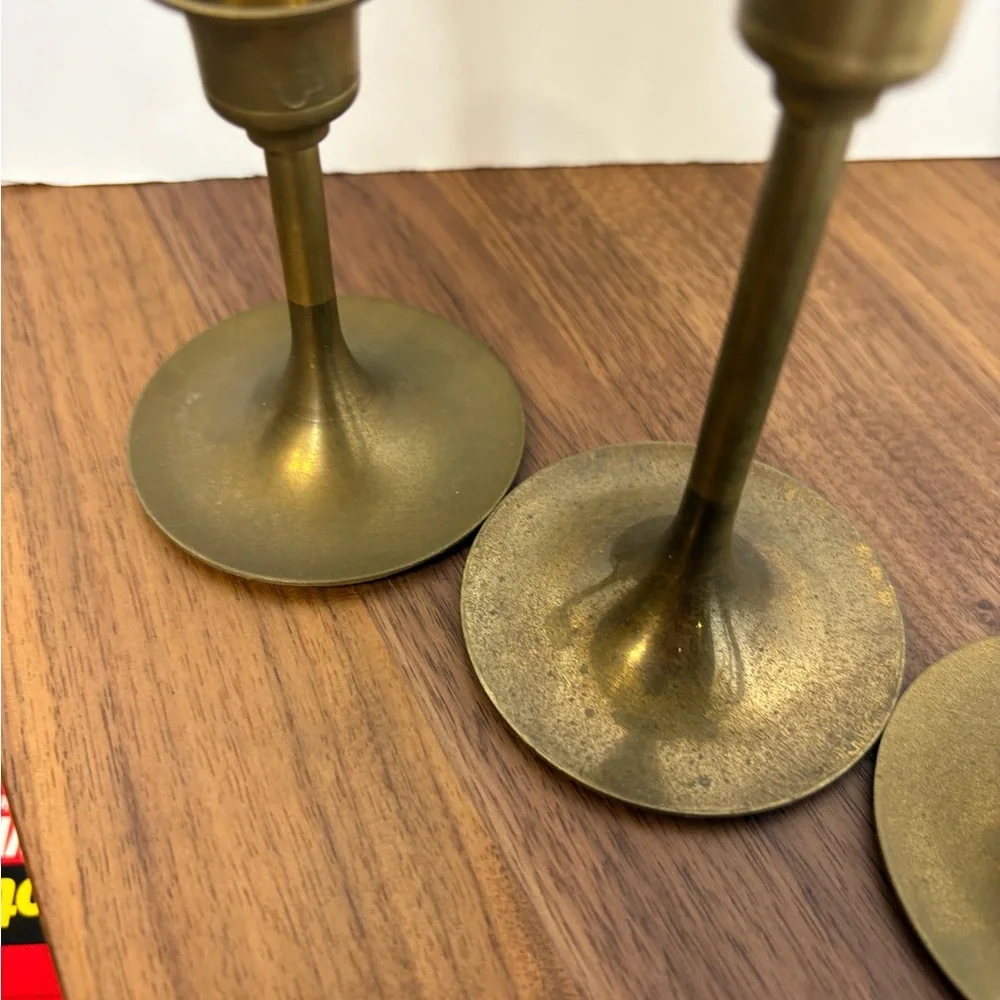 Set Of 4 Vintage Graduated Brass Thin Stemmed Candlestick Holders - Picture 9 of 13